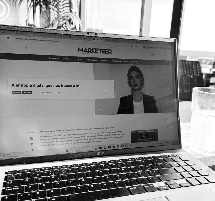 Artigo de Magda Santos na Marketeer aberto no portátil