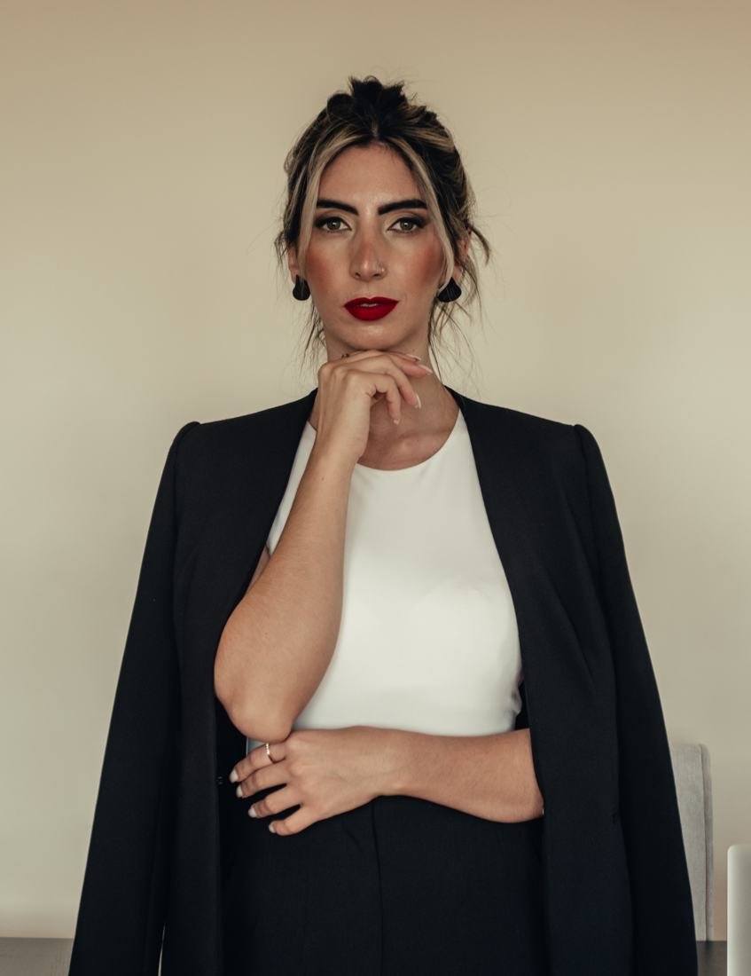 Magda Santos, consultora SEO, de blazer preto